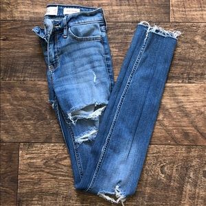Hollister low rise skinny jeans size